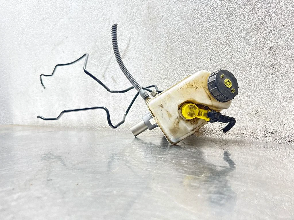 Master brake cylinder 41550110