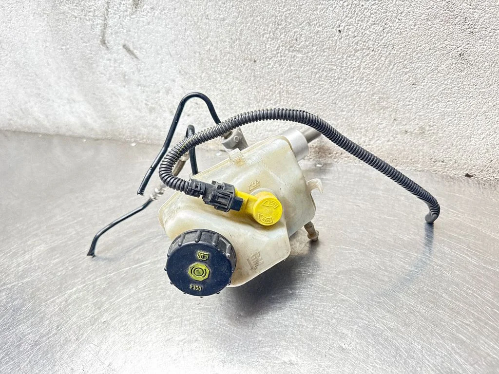Master brake cylinder – Opel Insignia A (2008-2017)