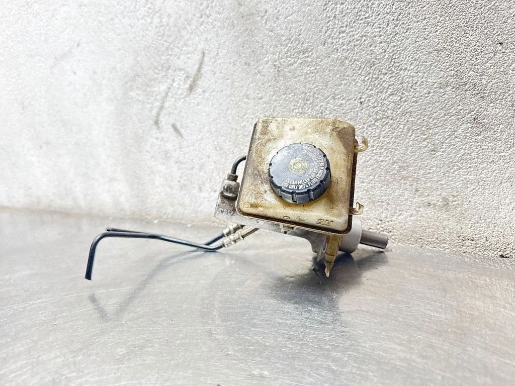Master brake cylinder 32067271