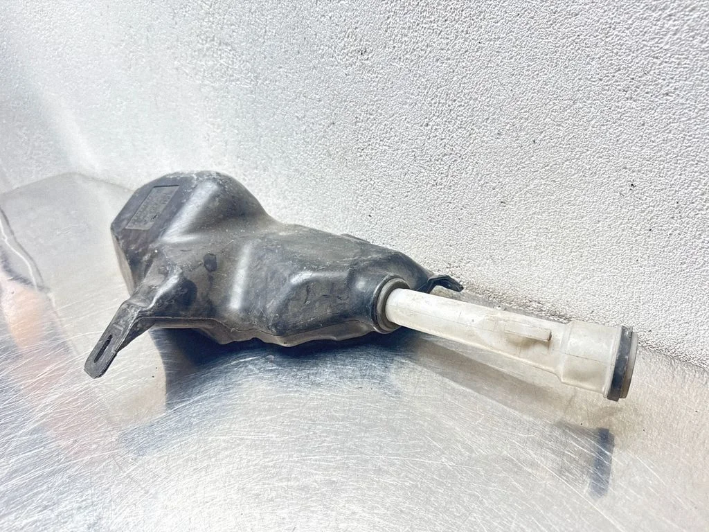 Windshield washer fluid reservoir/tank – Opel Astra H (2004-2012)