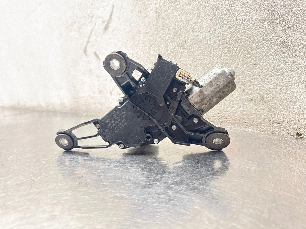 Rear window wiper motor – Toyota Yaris (2006-2011)