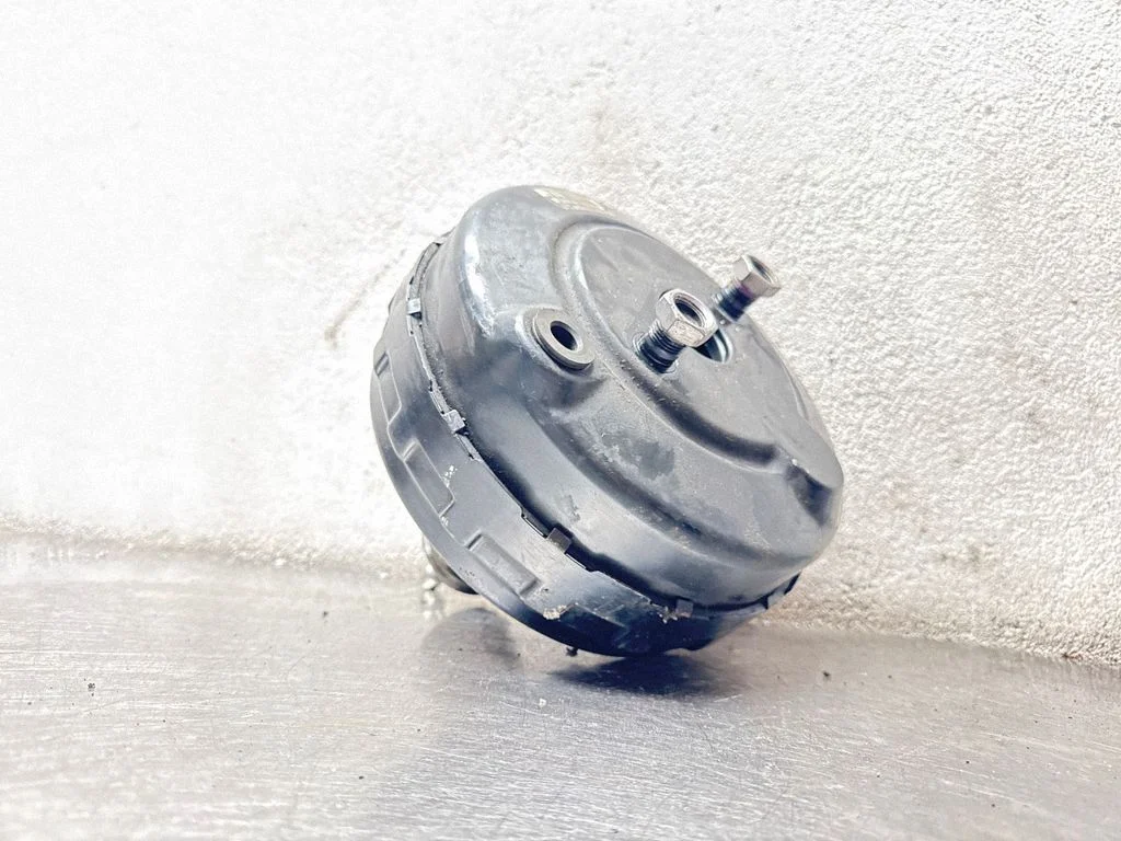 Brake booster 13338057