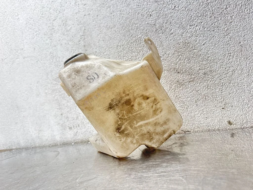 Windshield washer fluid reservoir/tank – Opel Vectra C (2005-2009)