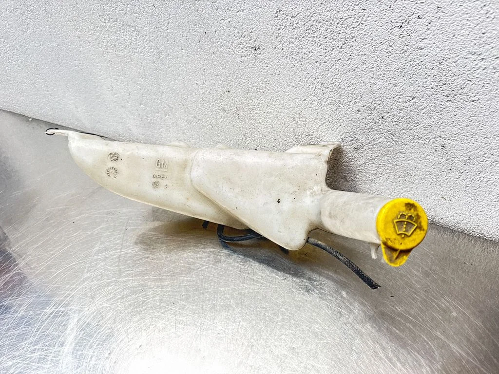 Windshield washer fluid reservoir/tank