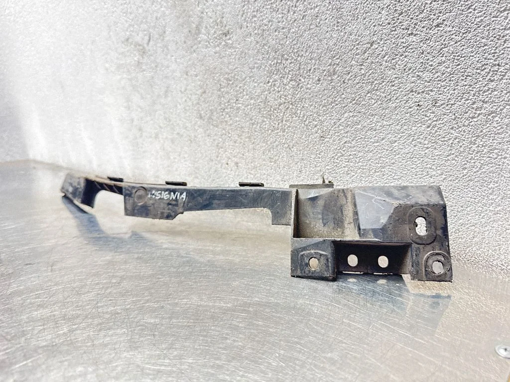 Headlight/headlamp mounting bracket 13250571