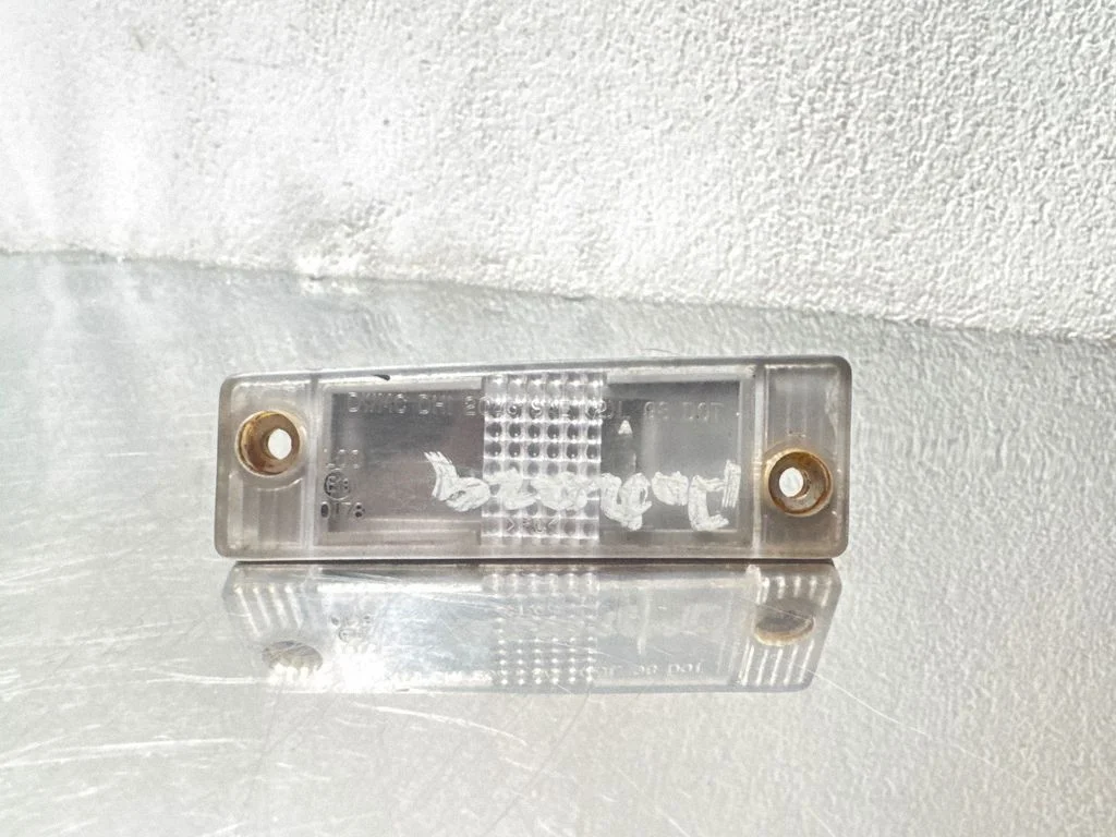 Front fender indicator light E130178
