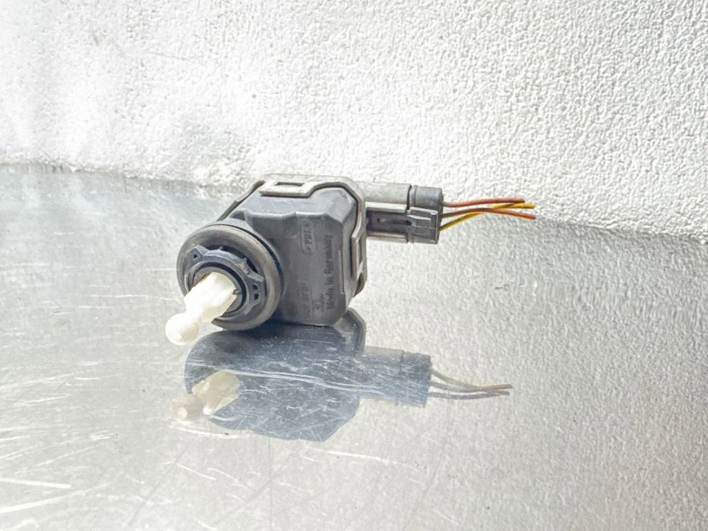 Lukturu augstuma regulēšanas motoriņš 90590665