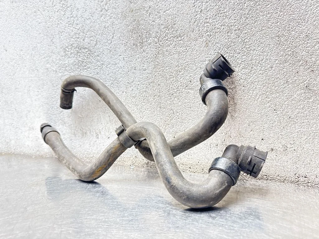Engine coolant pipe/hose