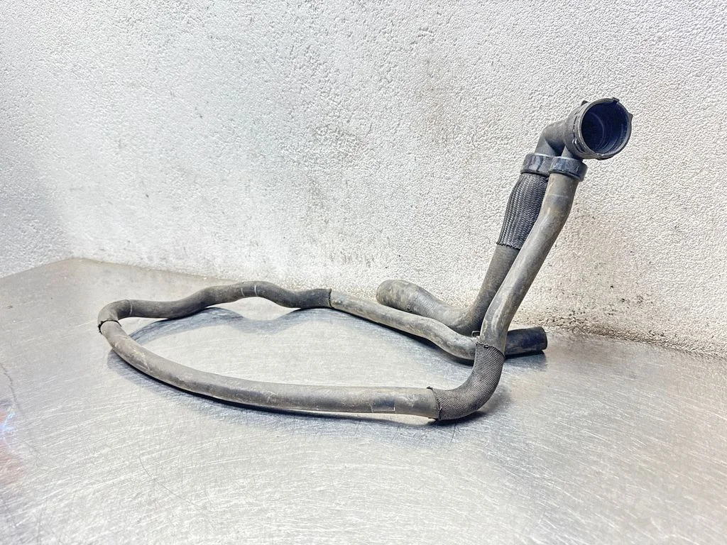 Engine coolant pipe/hose