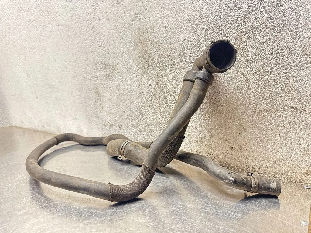 Engine coolant pipe/hose
