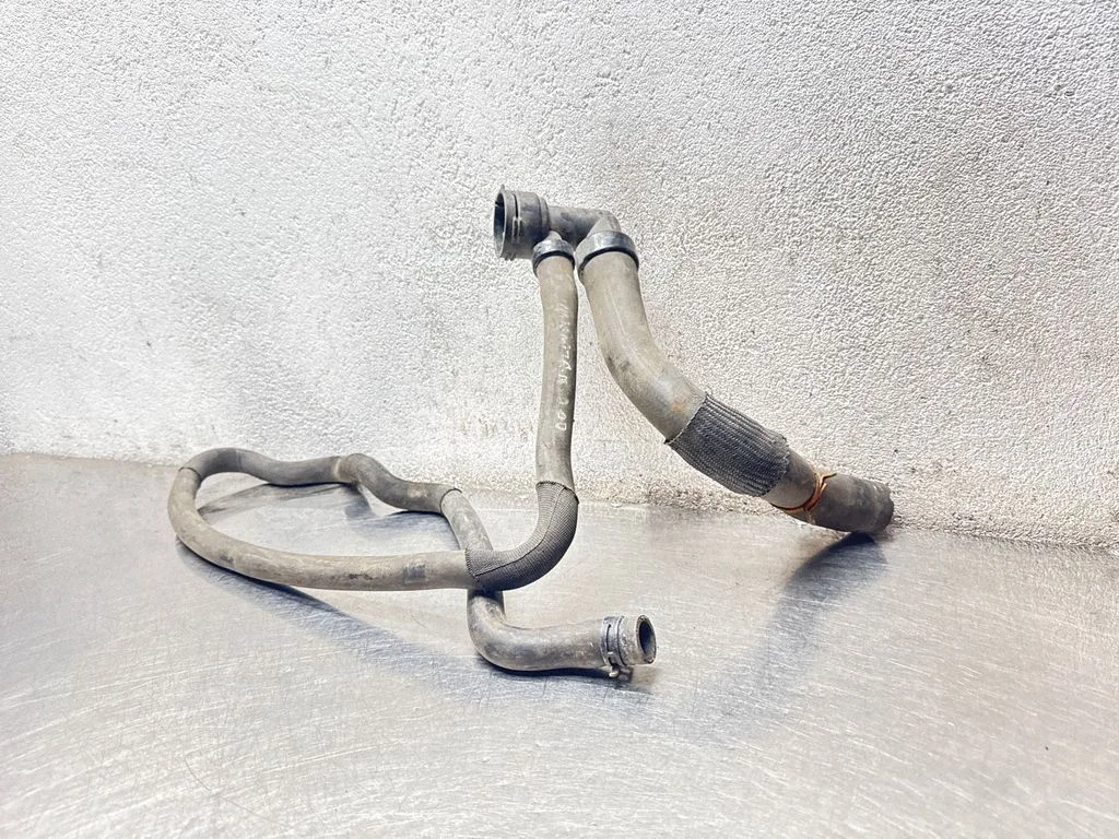 Engine coolant pipe/hose