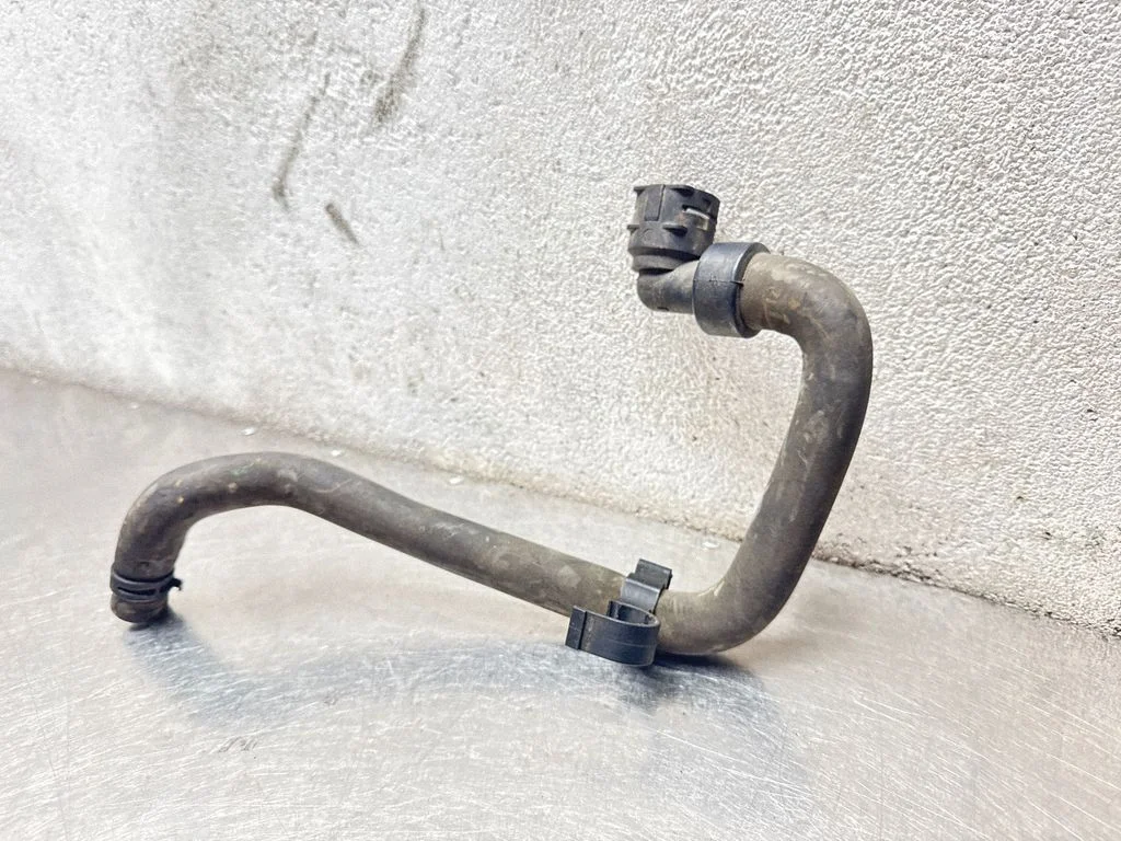 Engine coolant pipe/hose