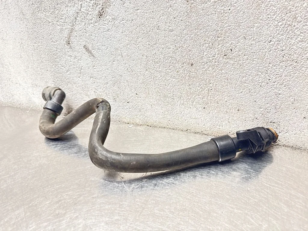 Engine coolant pipe/hose