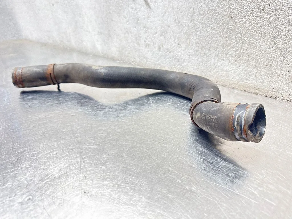 Engine coolant pipe/hose 565563897