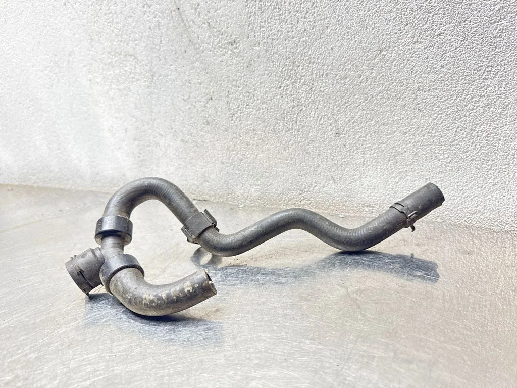 Engine coolant pipe/hose 565563897