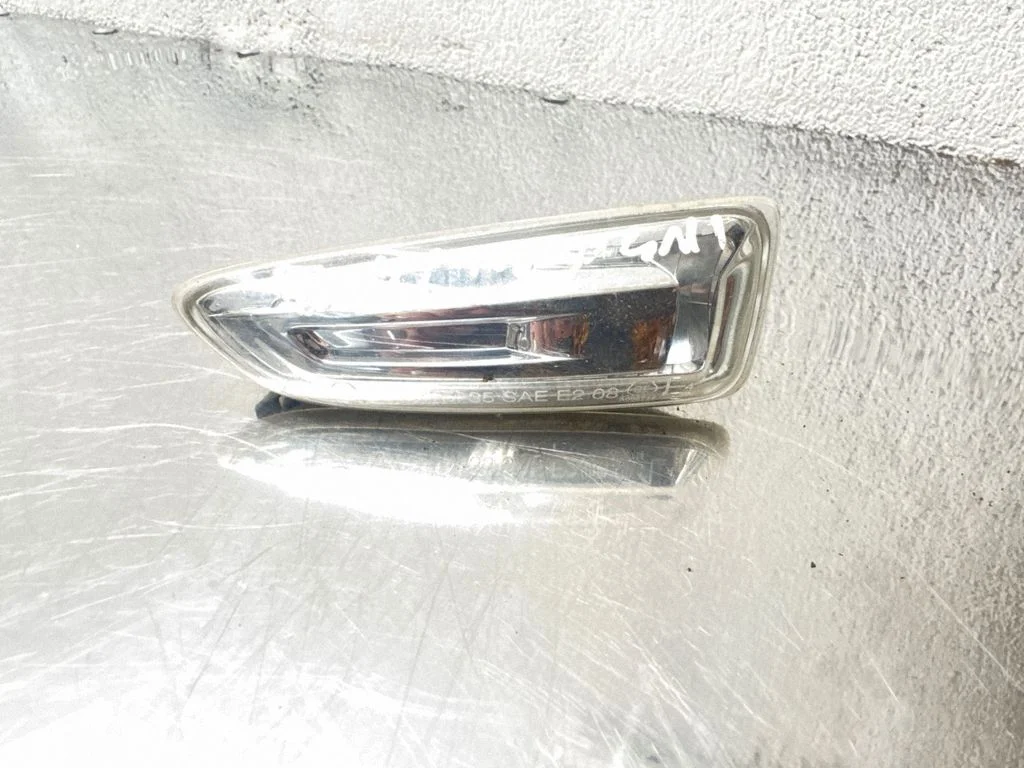 Front fender indicator light 13491088