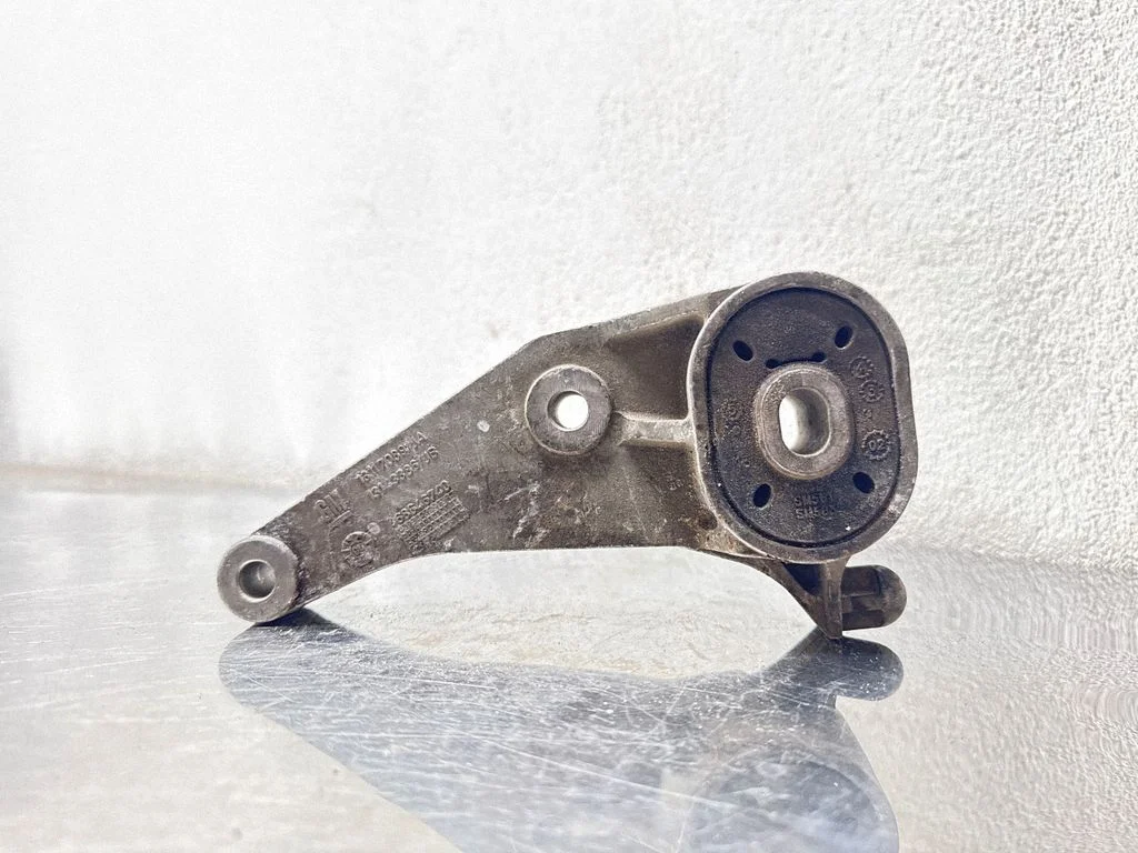 Dzinēja spilvens – Opel Corsa C (2000-2006)