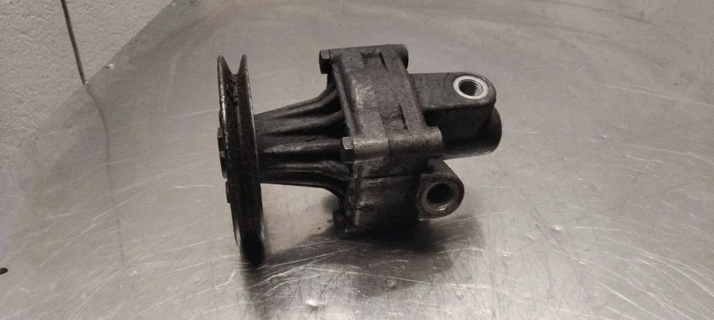 Power steering pump – BMW 5 Series E34 (1988-1996)