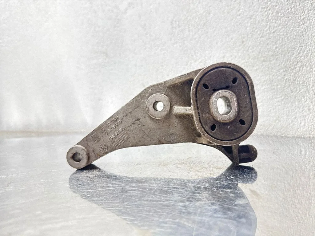 Engine mount bracket – Opel Meriva A (2003-2010)