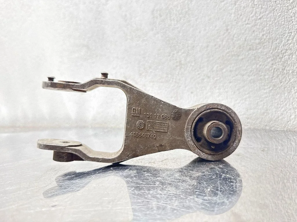 Dzinēja spilvens – Opel Meriva A (2003-2010)