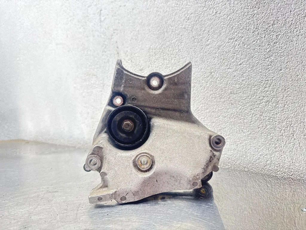 Engine mounting bracket 428702815
