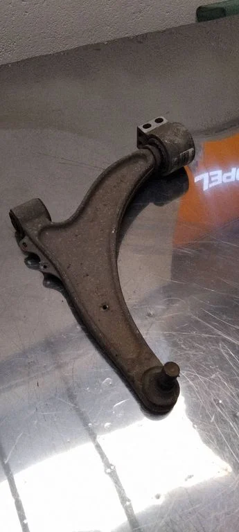 Front lower control arm/wishbone – Opel Insignia A (2008-2017)
