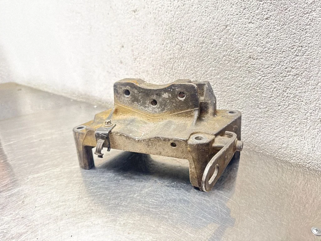 Mootori kinnituskronstein – Opel Corsa D (2006-2014)