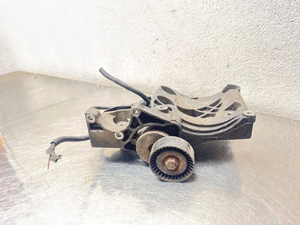 Engine mounting bracket 55562863