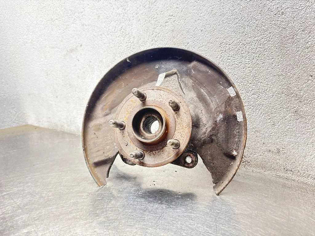 Front wheel hub