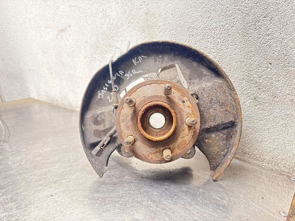 Front wheel hub – front left