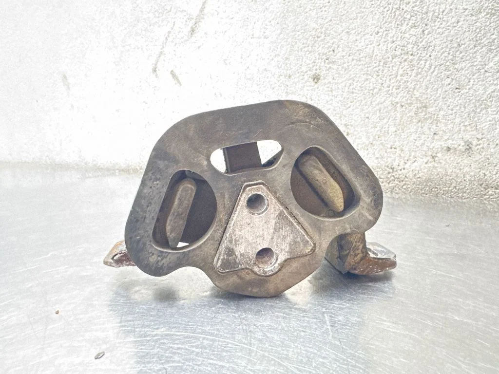 Engine mount bracket 90289947