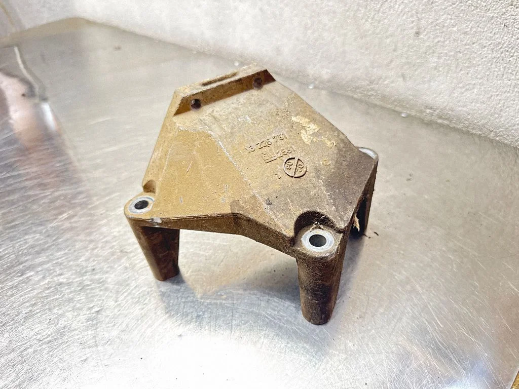 Engine mounting bracket 13226751
