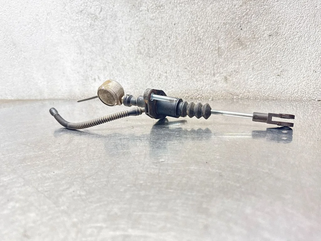 Clutch master cylinder 90523769