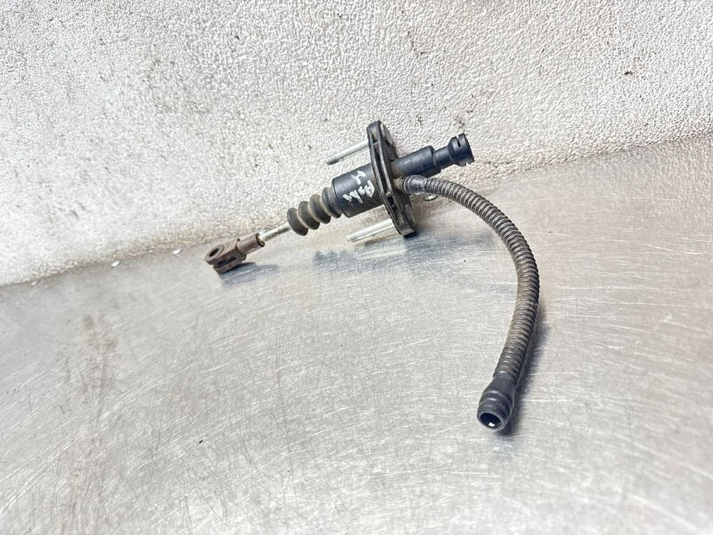 Clutch master cylinder 90523769