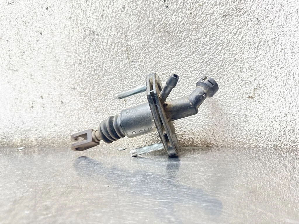 Clutch master cylinder 90581566