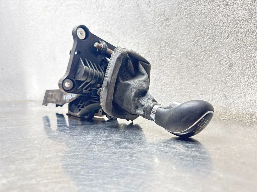Pavarų perjungimo mechanizmas (kulisa)