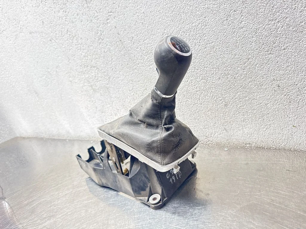 Gear selector mechanism – Opel Astra H (2004-2012)