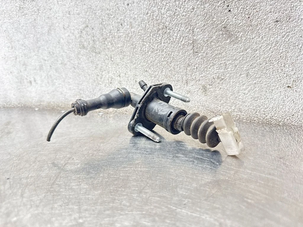 Clutch master cylinder – Opel Vectra C (2002-2005)