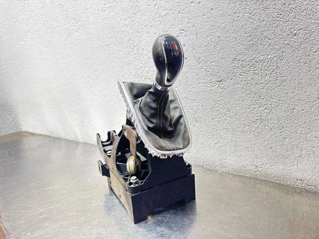 Pavarų perjungimo mechanizmas (kulisa)