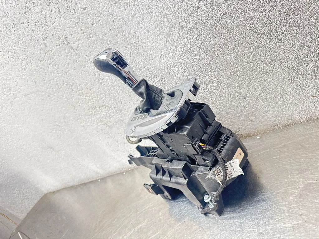 Gear selector mechanism 13269698
