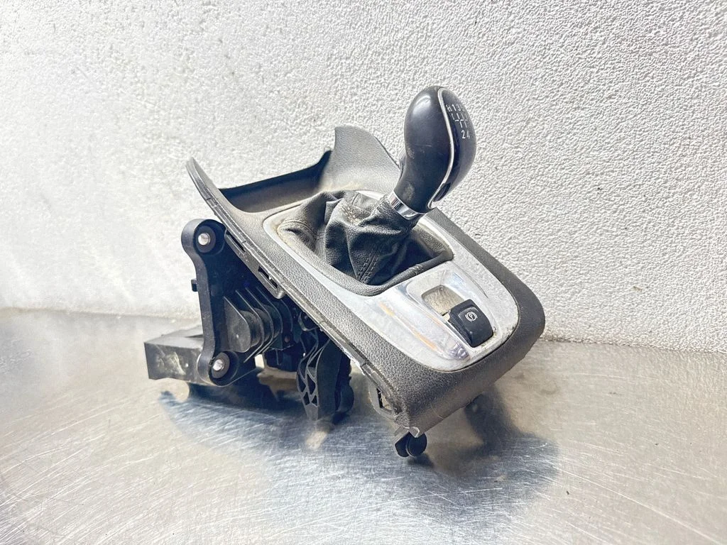 Pavarų perjungimo mechanizmas (kulisa)