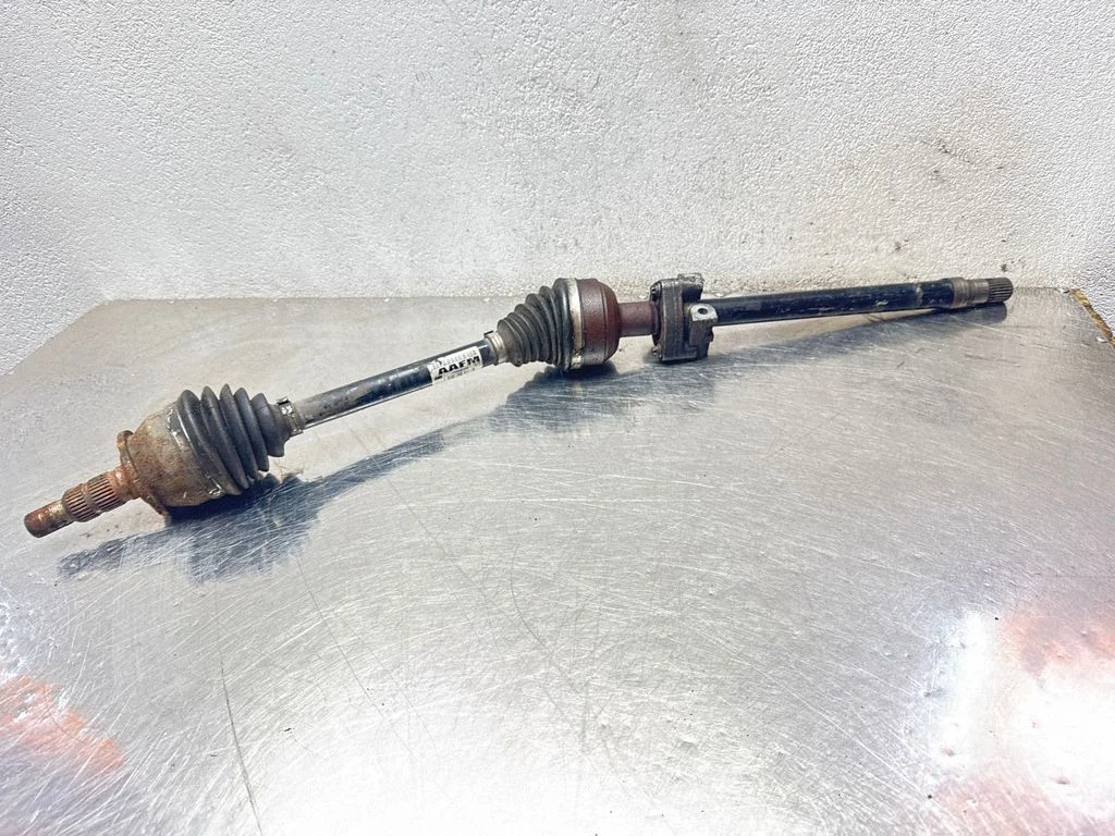 Front driveshaft 13335136