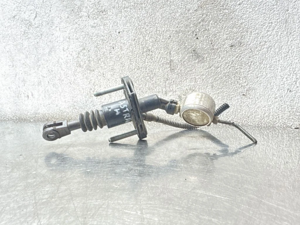 Clutch master cylinder 90523770