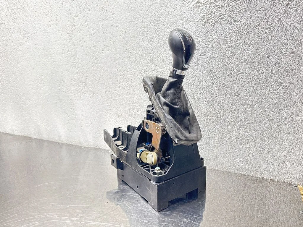 Pavarų perjungimo mechanizmas (kulisa)