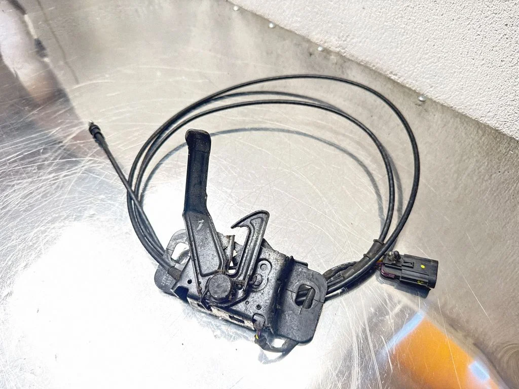 Engine bonnet/hood lock/catch 22788572