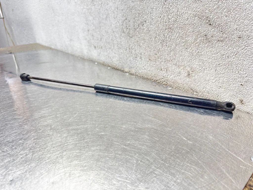 Mootorikapoti amortisaator 1567RH0310N