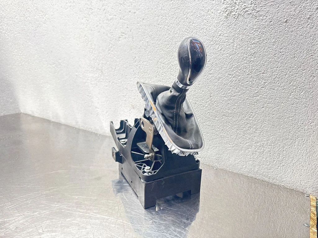 Pavarų perjungimo mechanizmas (kulisa)