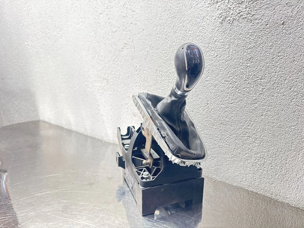 Pavarų perjungimo mechanizmas (kulisa)