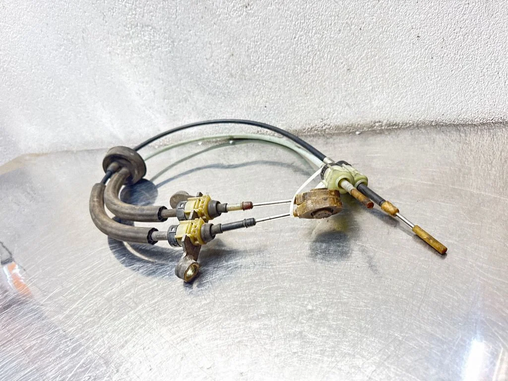 Gear shift cable linkage 90578380
