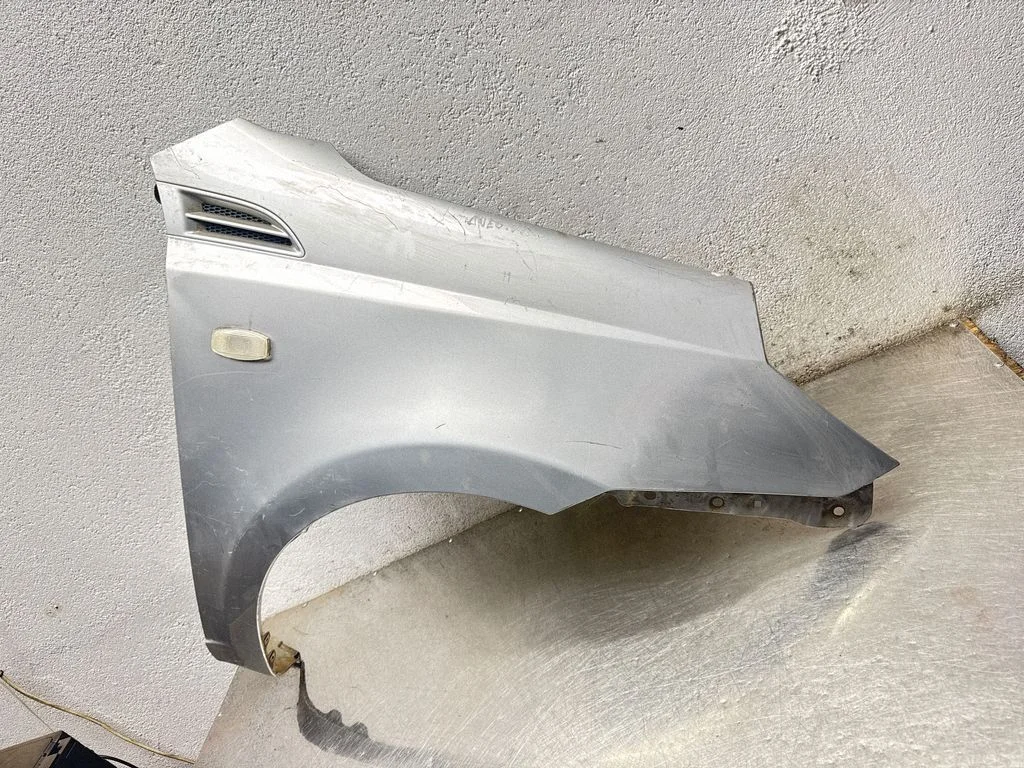 Fender – front right